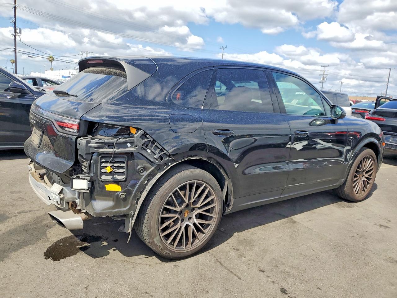 2022 PORSCHE CAYENNE photo 5