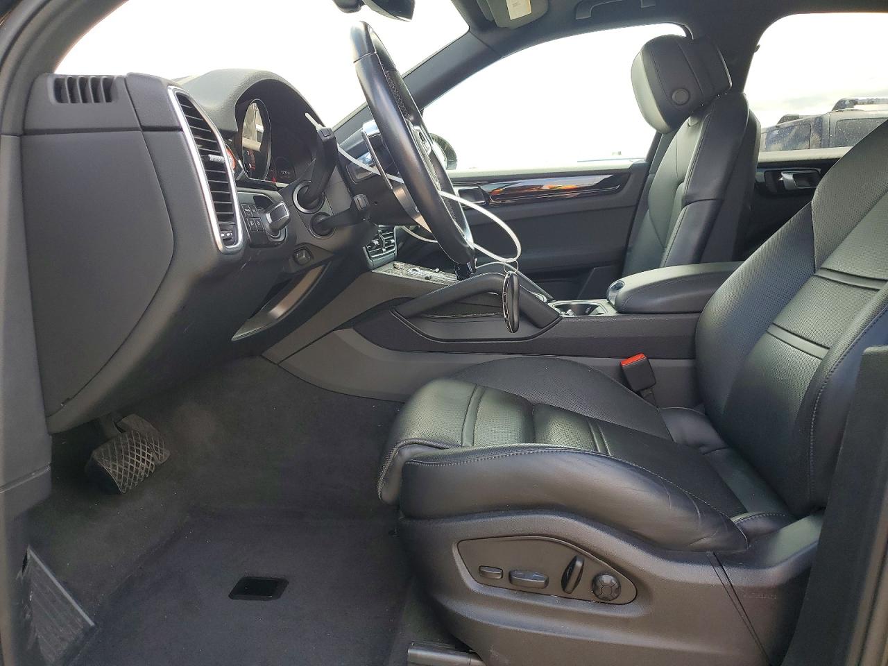 2022 PORSCHE CAYENNE photo 13