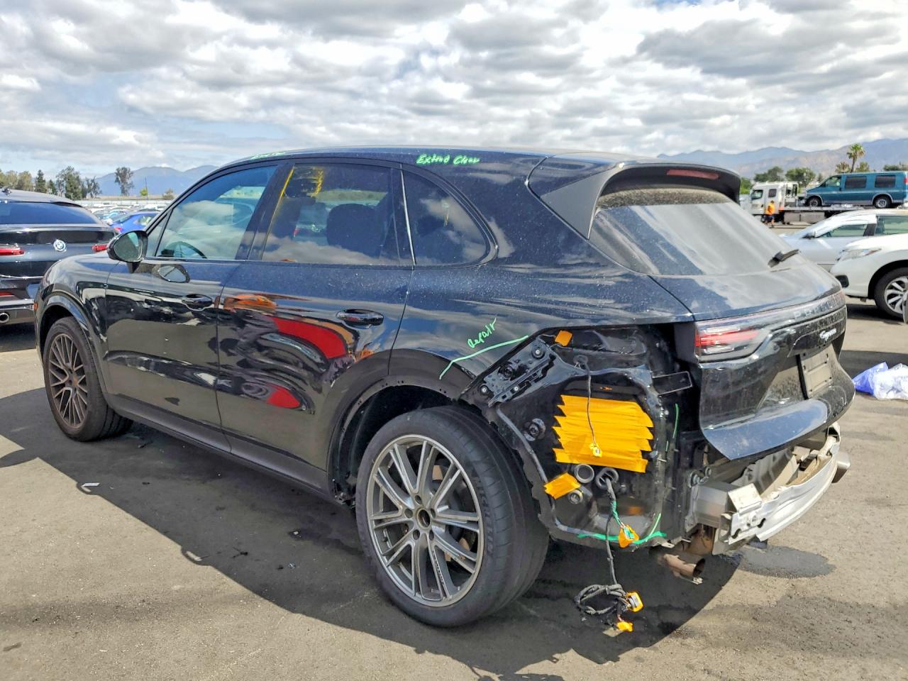 2022 PORSCHE CAYENNE photo 3