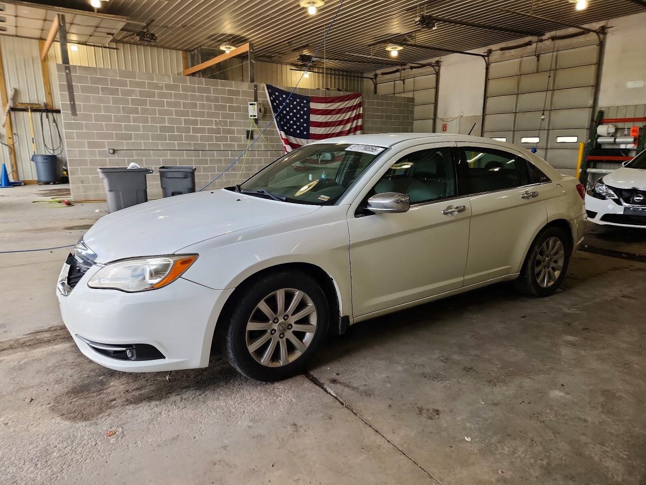 2013 CHRYSLER 200