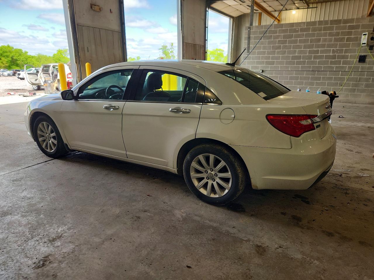 2013 CHRYSLER 200 LIMITED photo 3