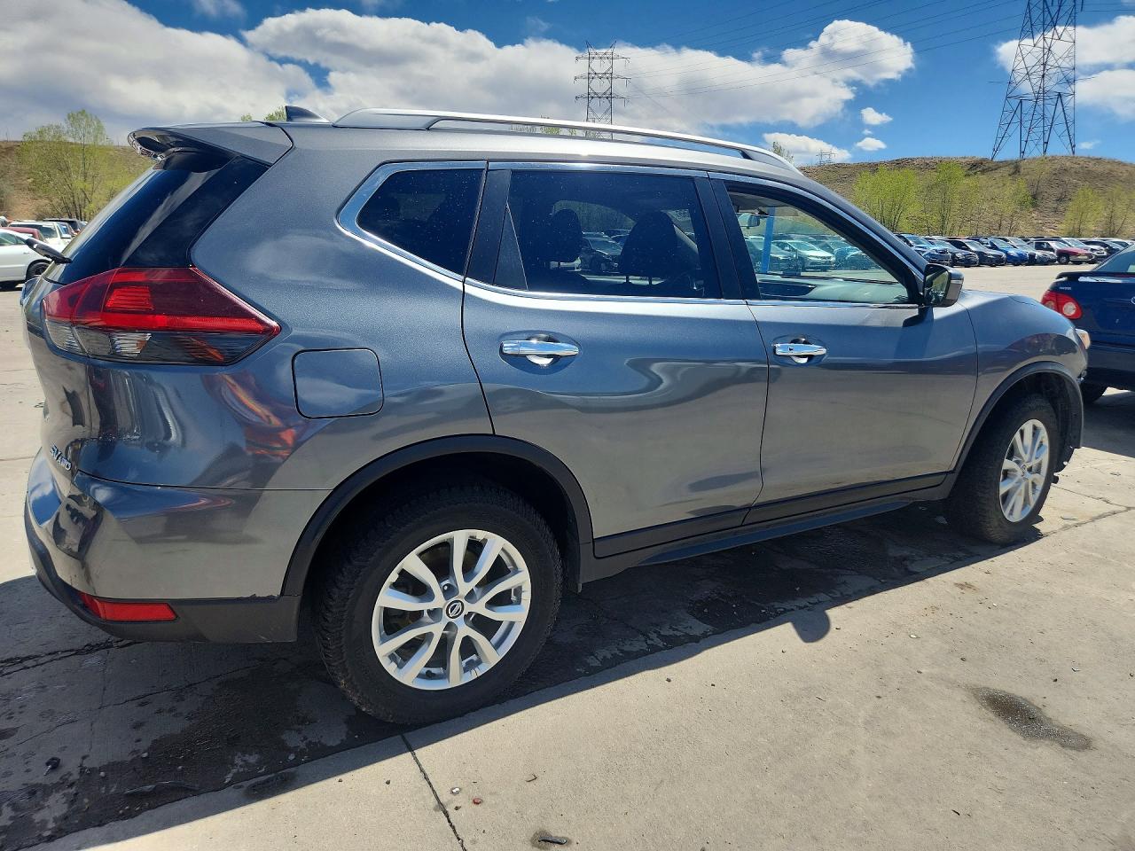 2018 NISSAN ROGUE SV photo 5