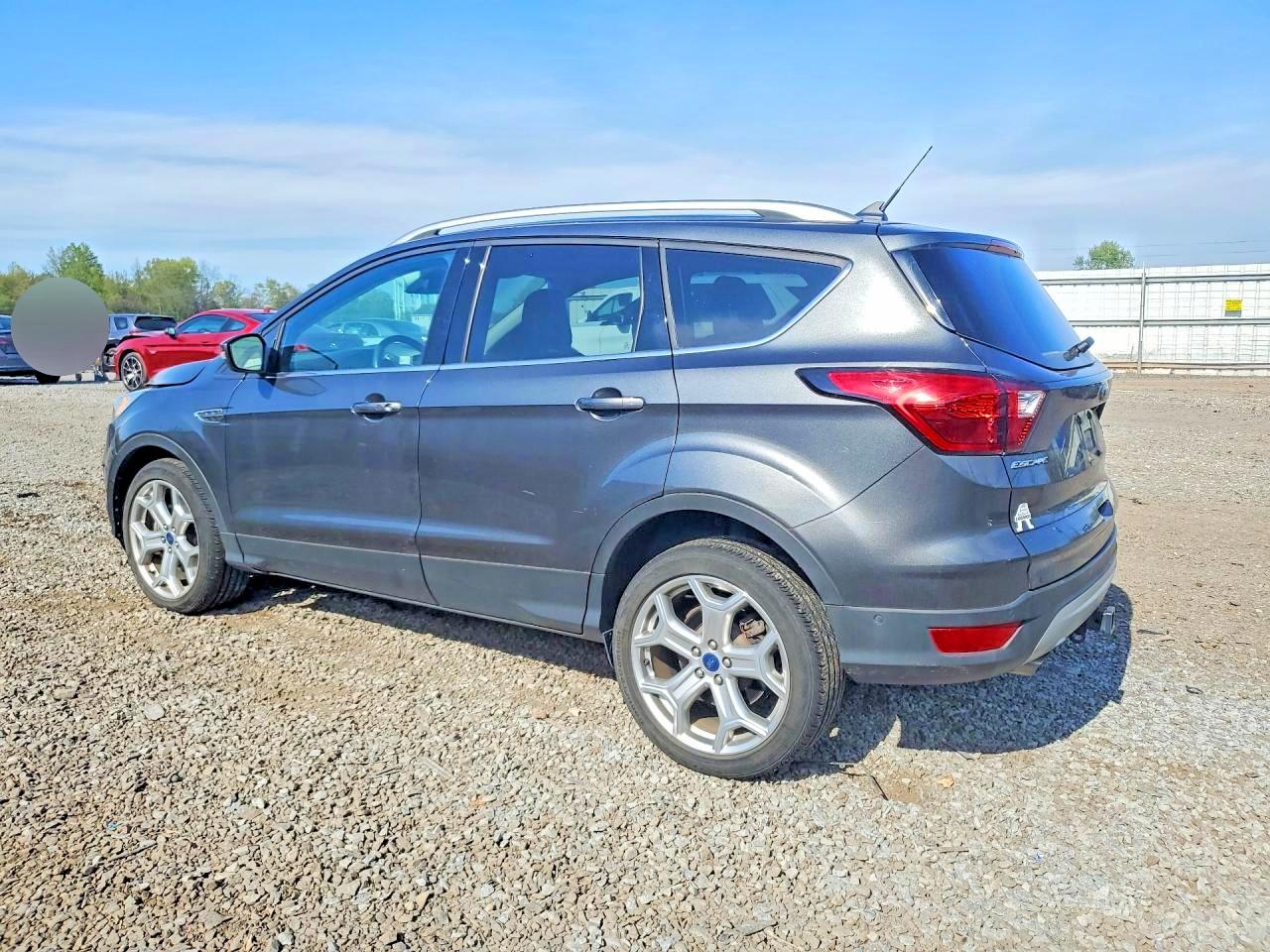 2019 FORD ESCAPE TITANIUM photo 2