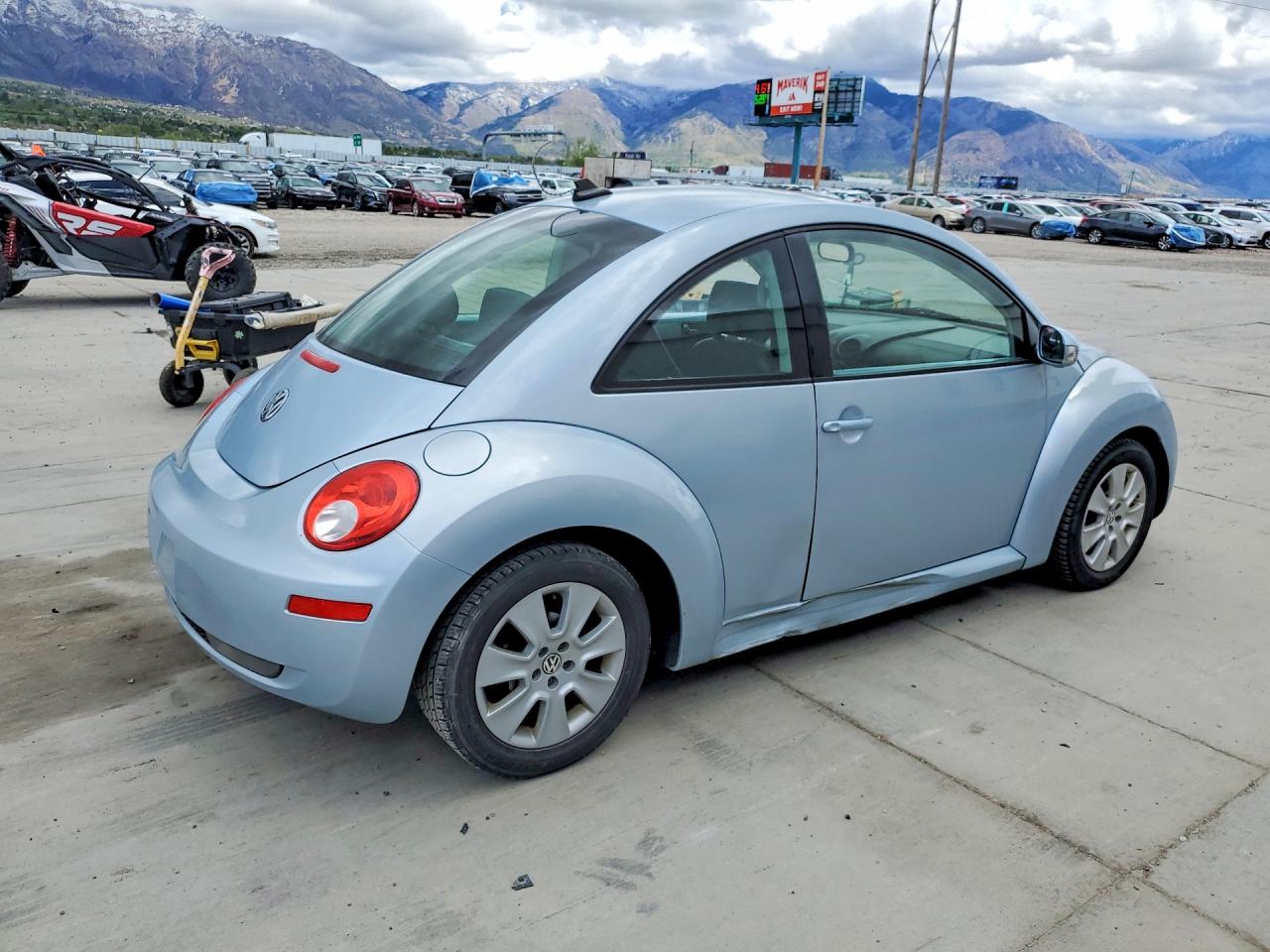 2009 VOLKSWAGEN NEW BEETLE S photo 3