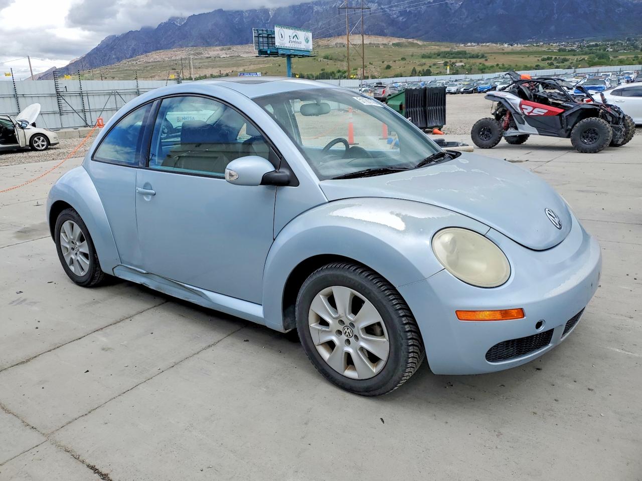 2009 VOLKSWAGEN NEW BEETLE S photo 4