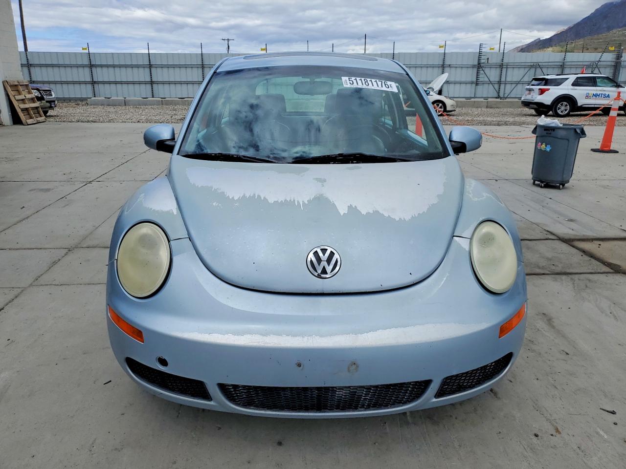 2009 VOLKSWAGEN NEW BEETLE S photo 5