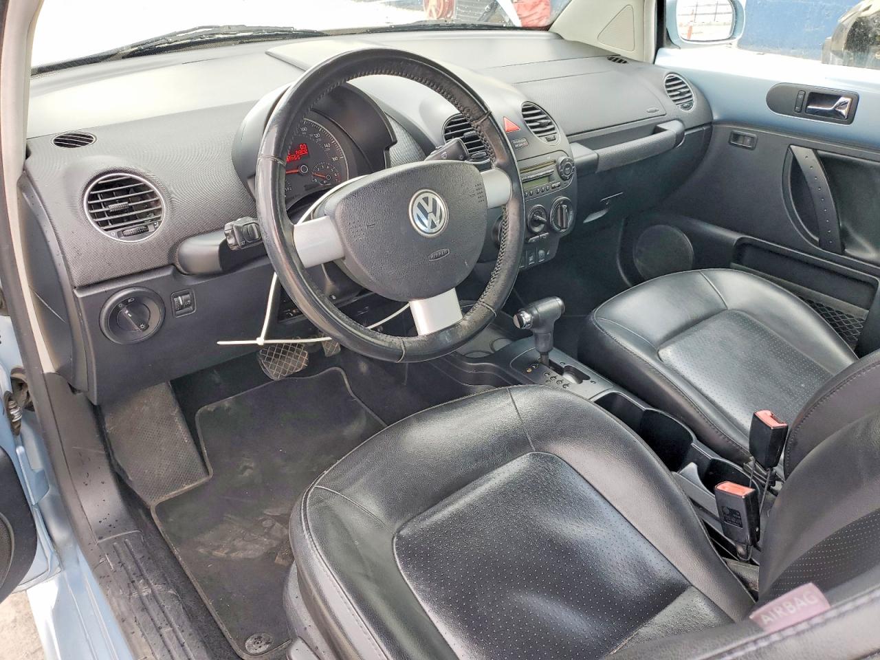 2009 VOLKSWAGEN NEW BEETLE S photo 8