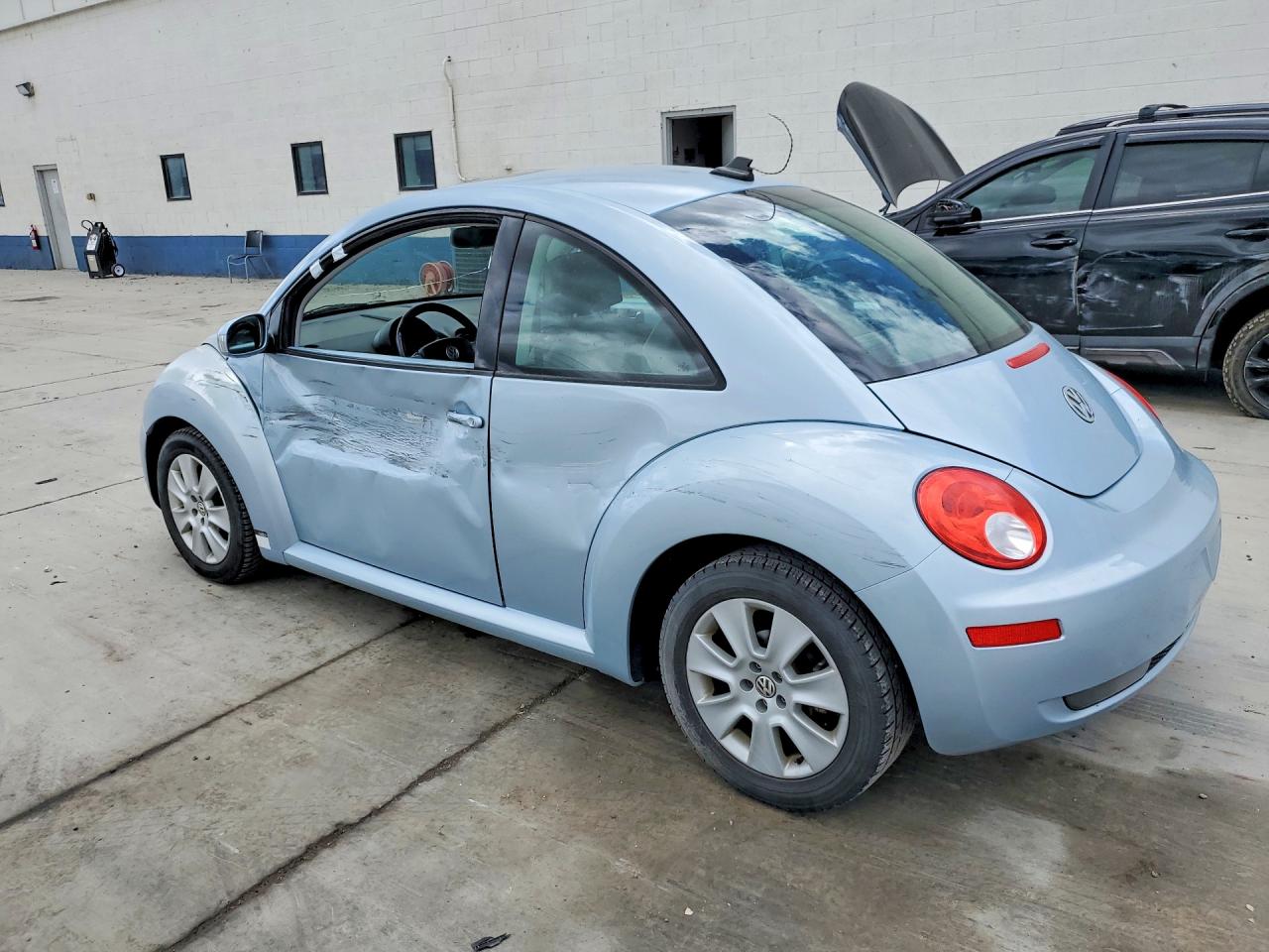 2009 VOLKSWAGEN NEW BEETLE S photo 2