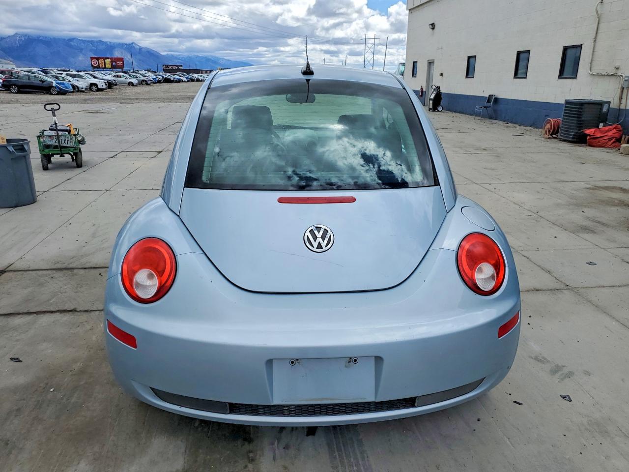 2009 VOLKSWAGEN NEW BEETLE S photo 6