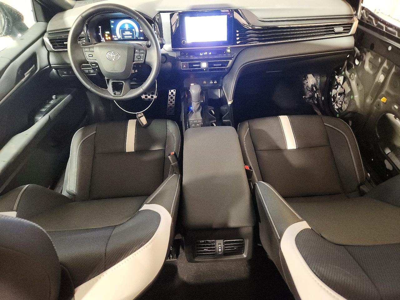 2025 TOYOTA CAMRY SE photo 15