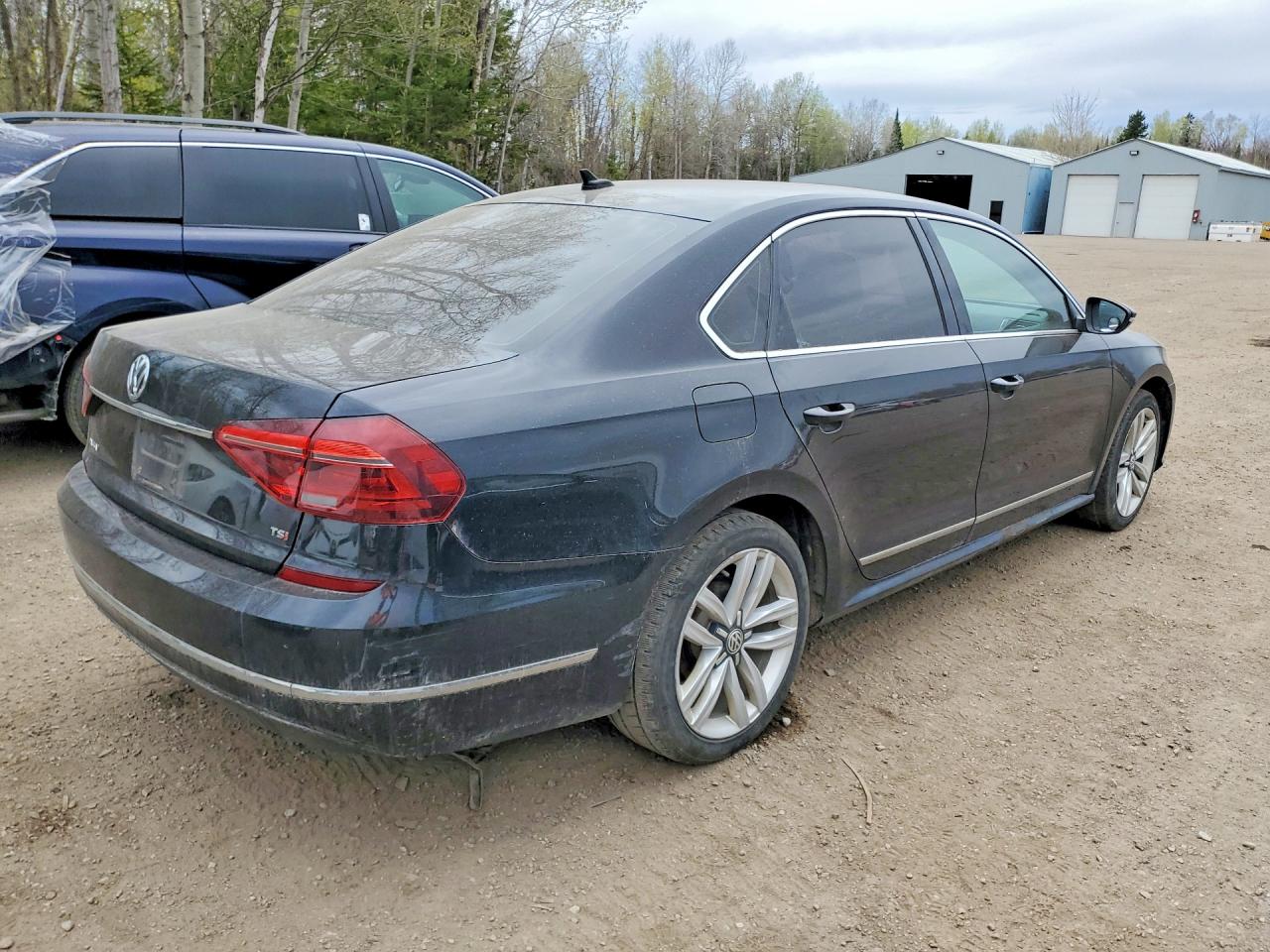 2017 VOLKSWAGEN PASSAT SEL PREMIUM photo 7