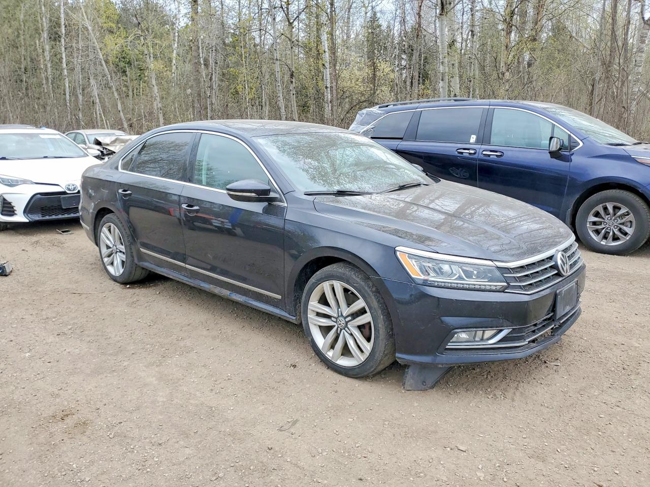 2017 VOLKSWAGEN PASSAT SEL PREMIUM photo 10