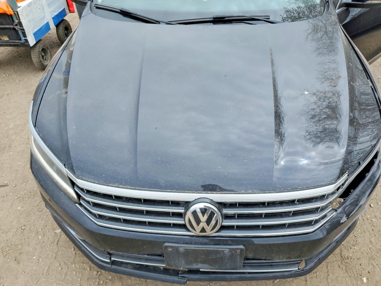 2017 VOLKSWAGEN PASSAT SEL PREMIUM photo 31