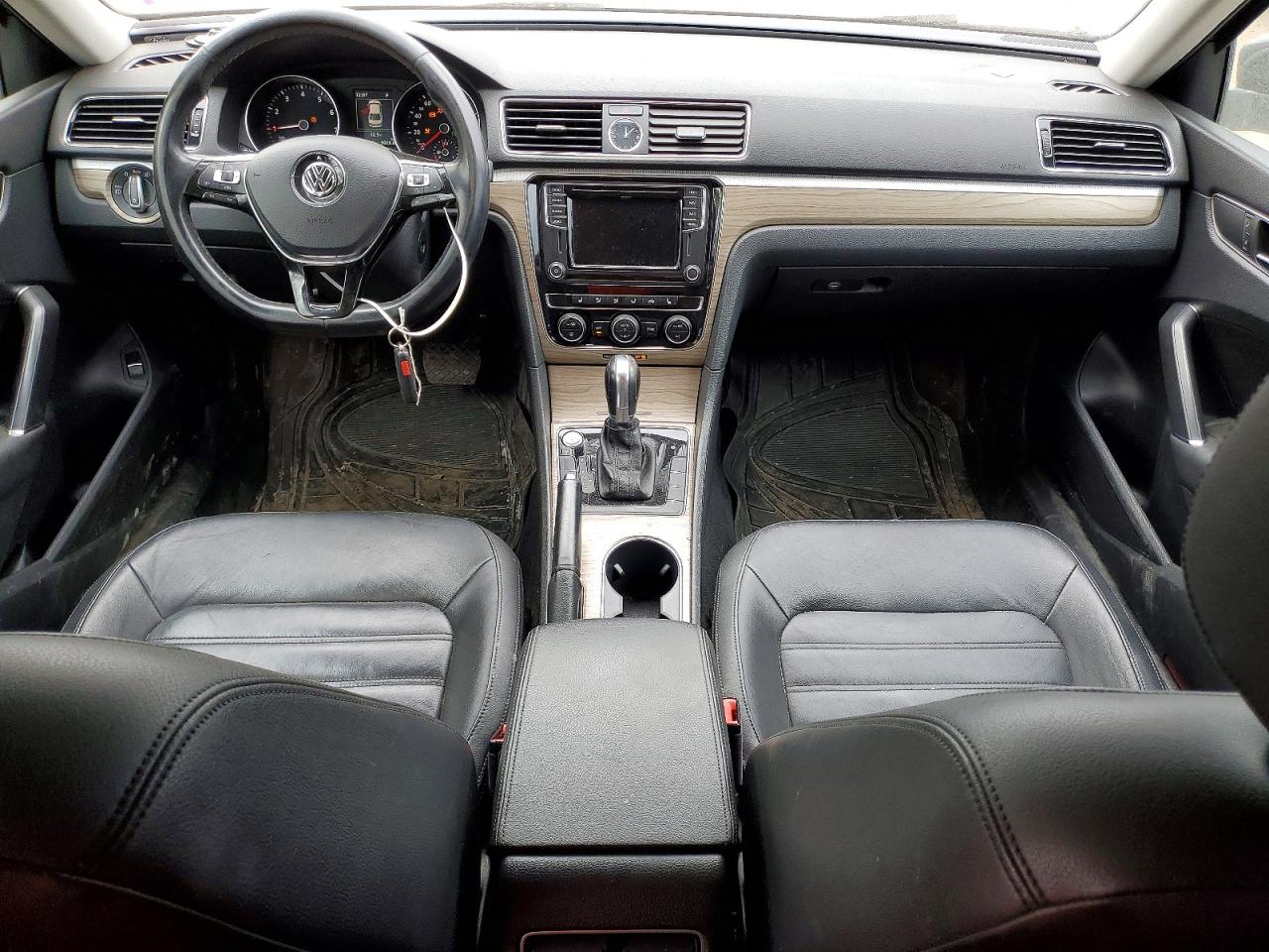 2017 VOLKSWAGEN PASSAT SEL PREMIUM photo 22