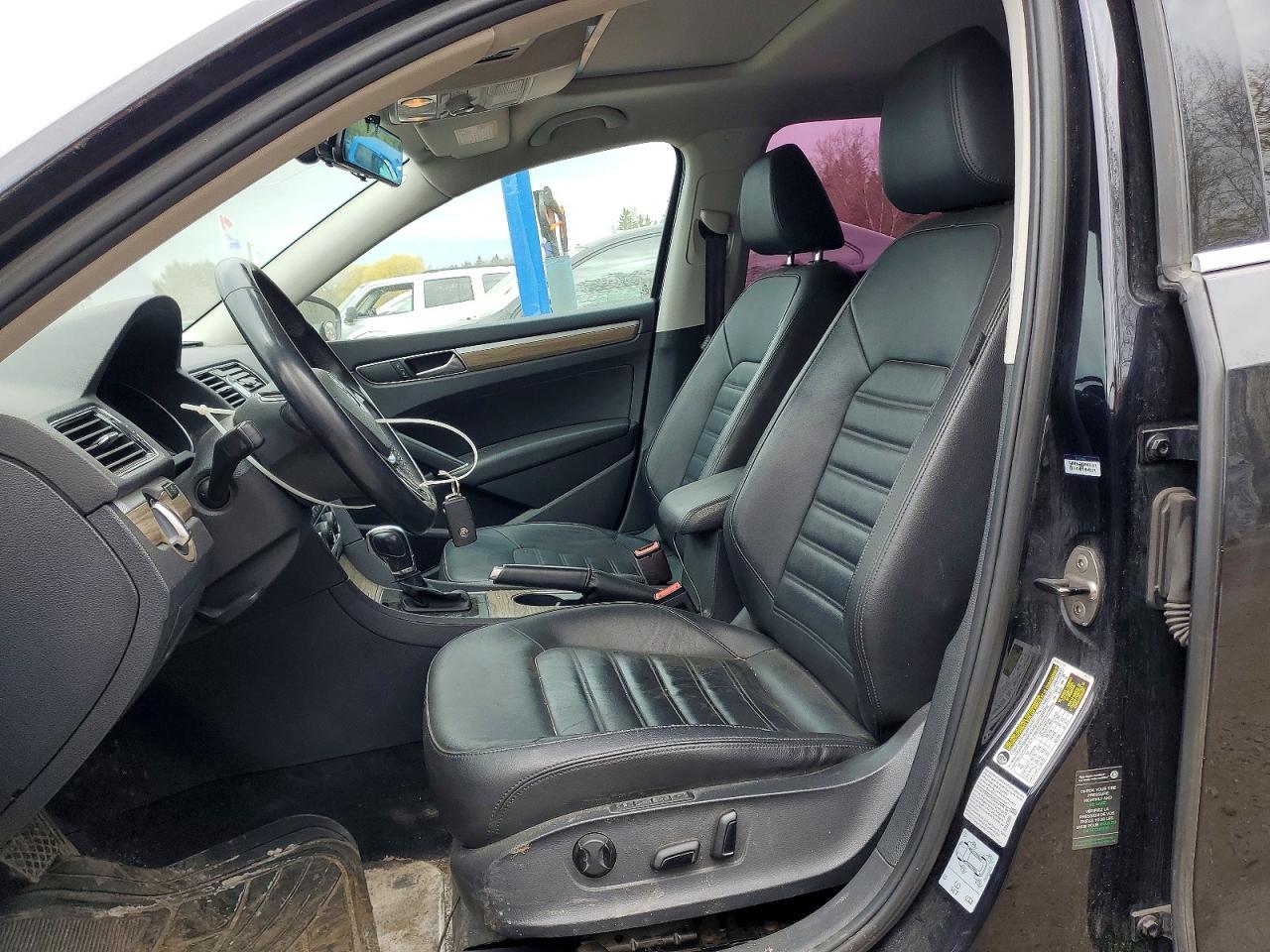 2017 VOLKSWAGEN PASSAT SEL PREMIUM photo 19
