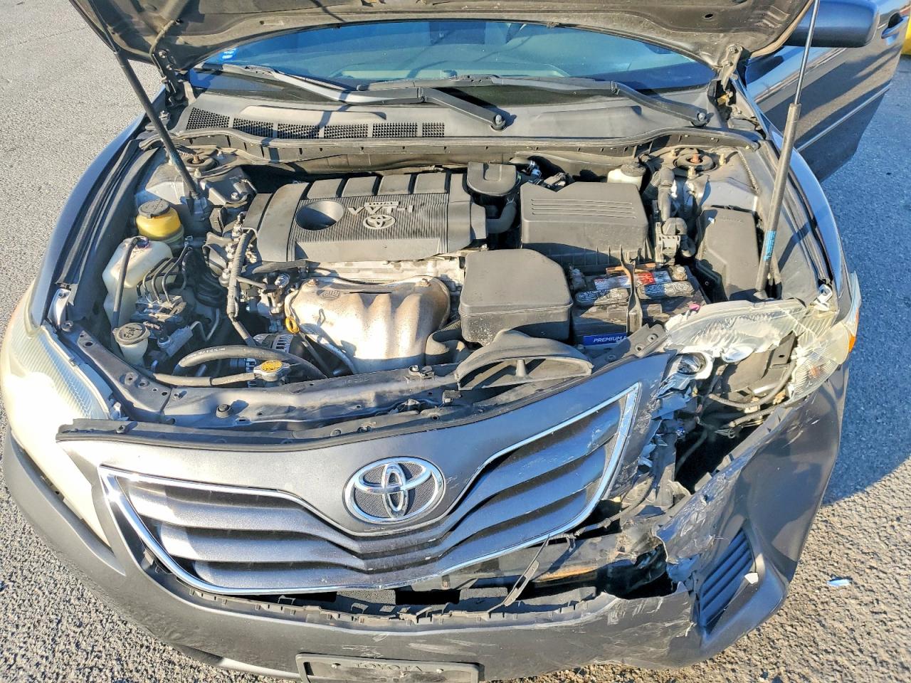 2010 TOYOTA CAMRY LE photo 11