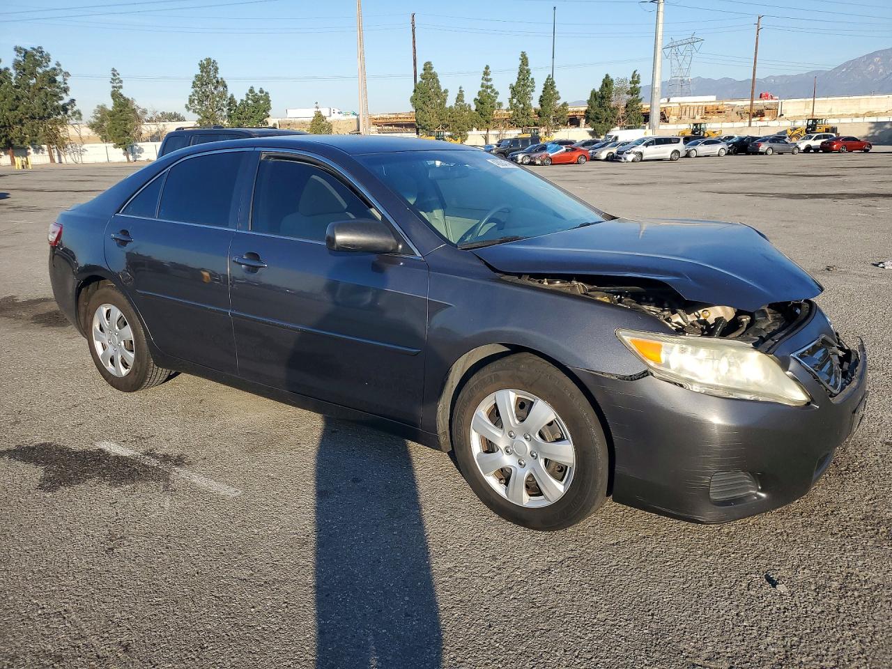 2010 TOYOTA CAMRY LE photo 4
