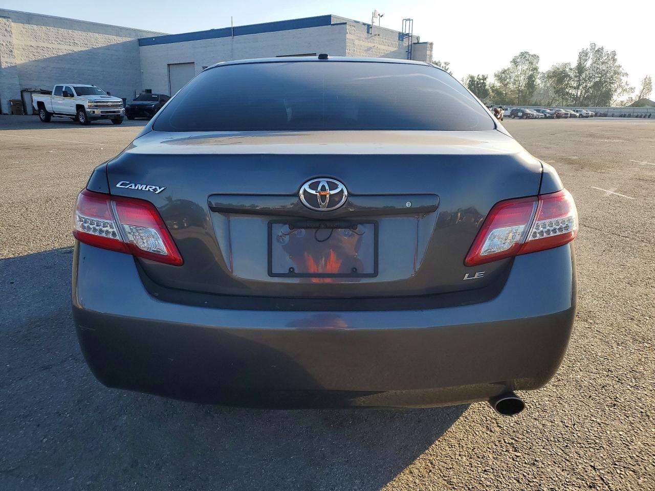2010 TOYOTA CAMRY LE photo 6
