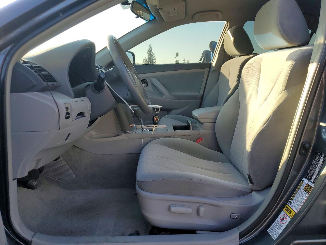 2010 TOYOTA CAMRY LE photo 7