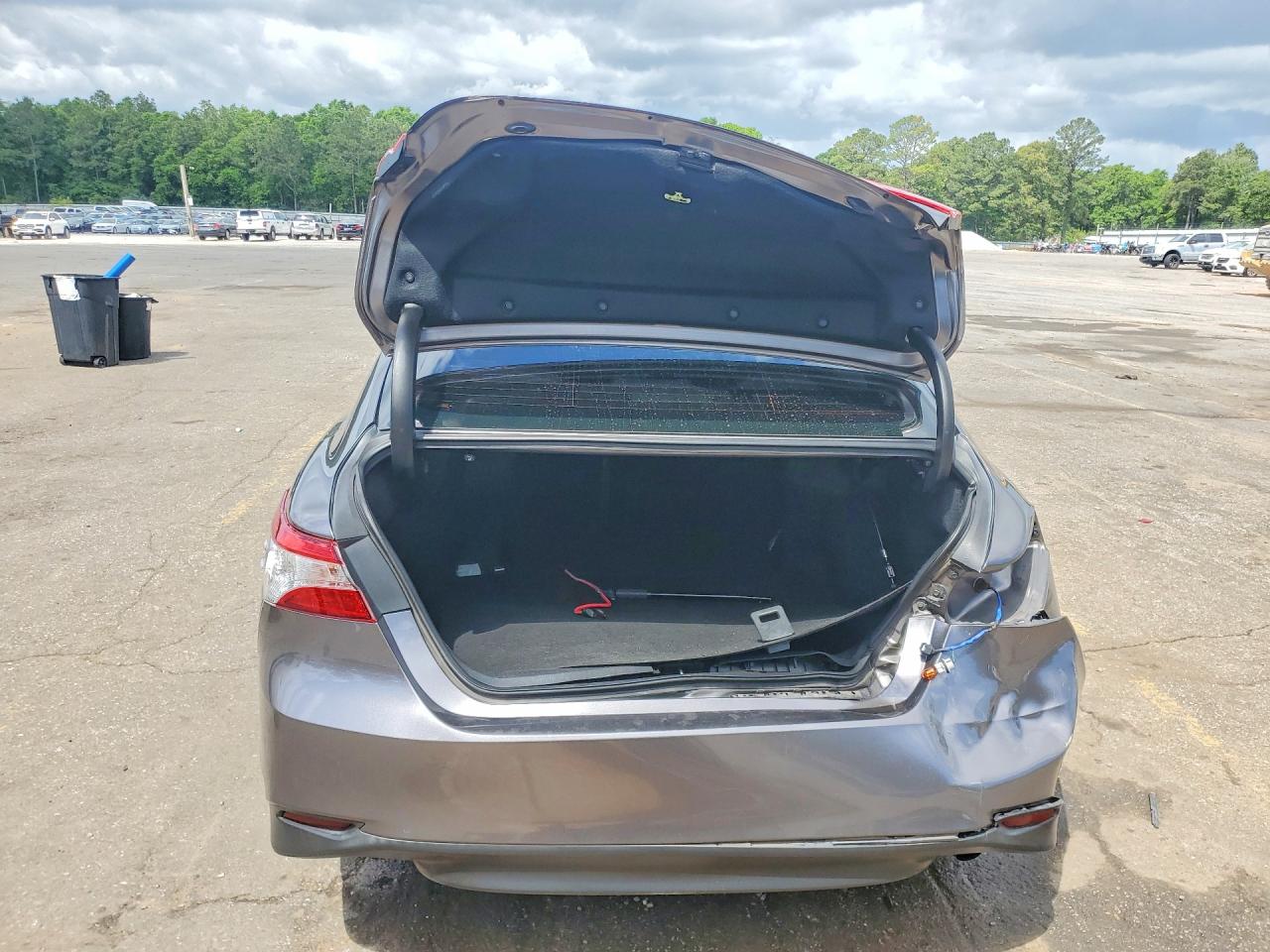 2018 TOYOTA CAMRY LE photo 11