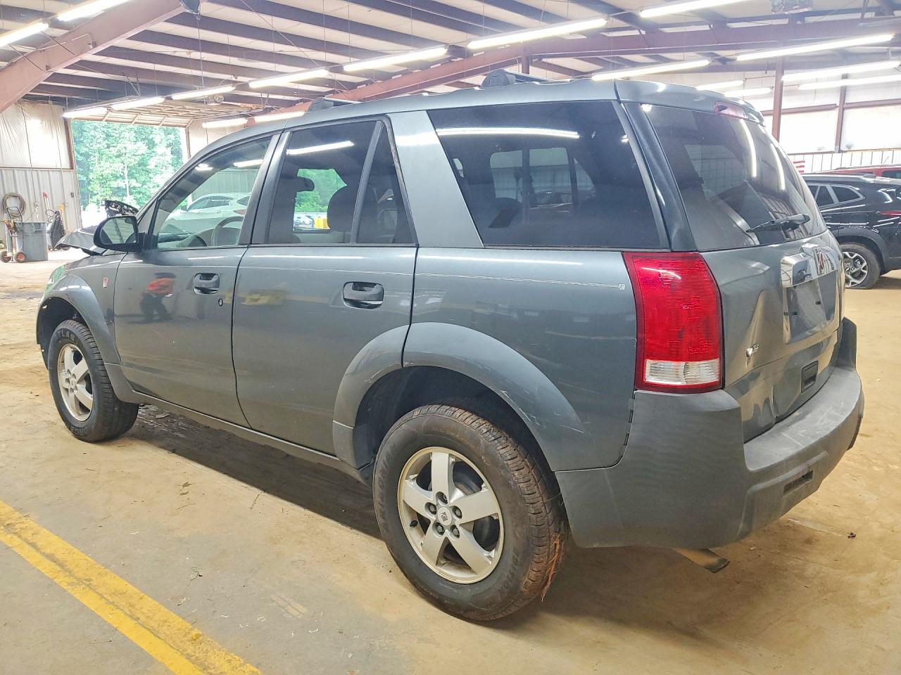 2005 SATURN VUE photo 2