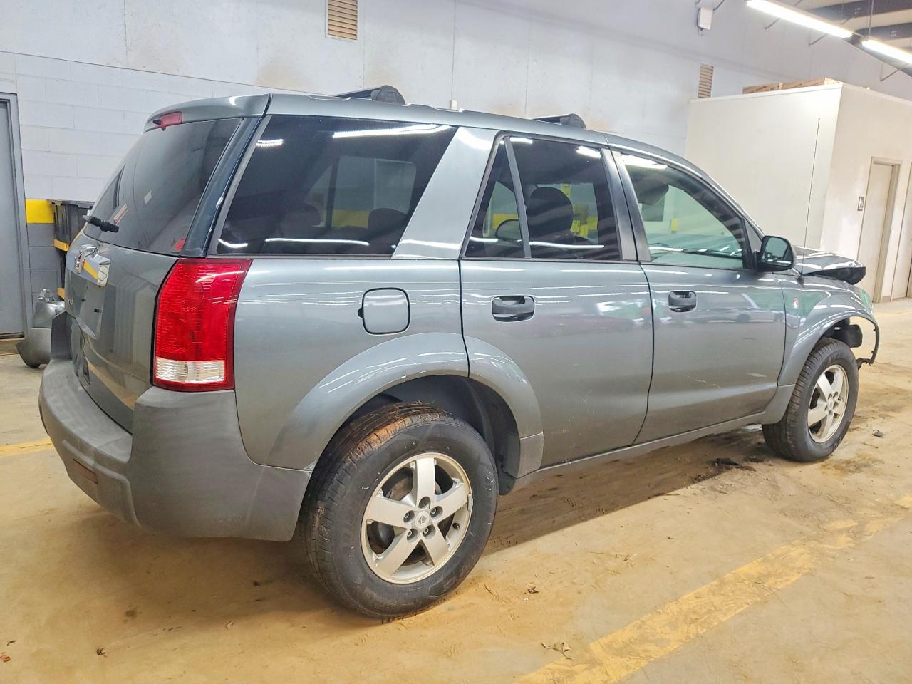 2005 SATURN VUE photo 3