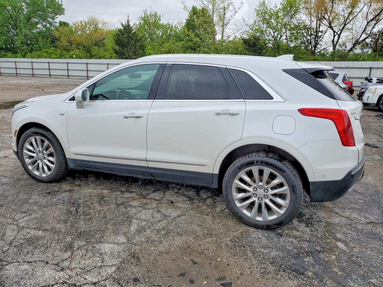 2017 CADILLAC XT5 PLATINUM photo 3