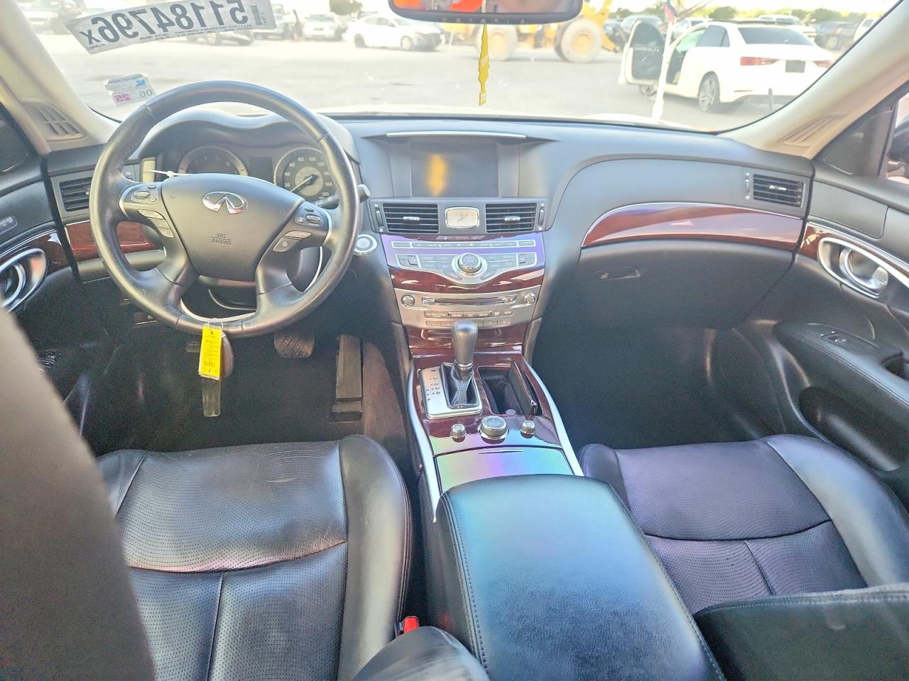 2015 INFINITI Q70L 3.7 photo 22