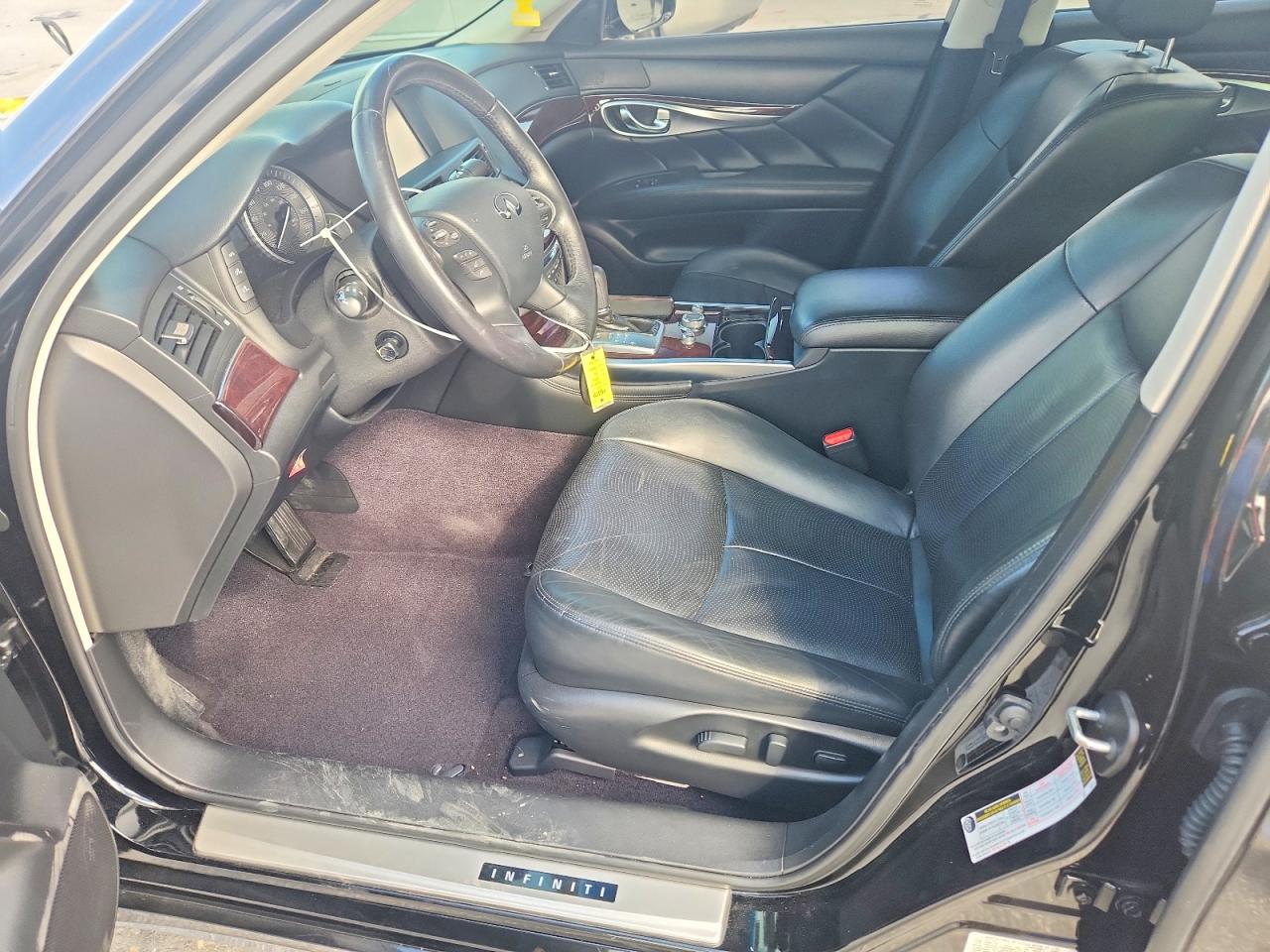 2015 INFINITI Q70L 3.7 photo 19