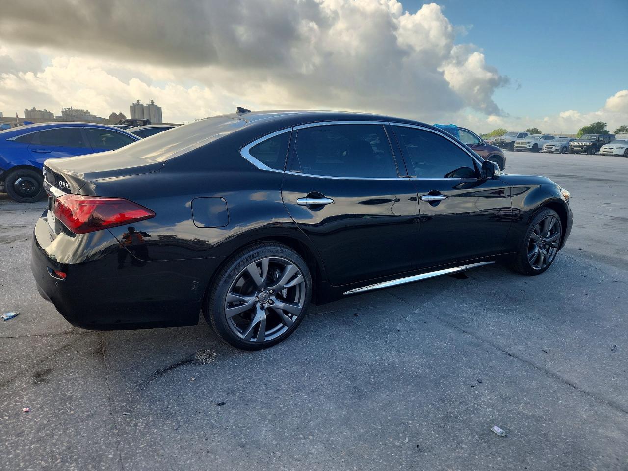 2015 INFINITI Q70L 3.7 photo 7