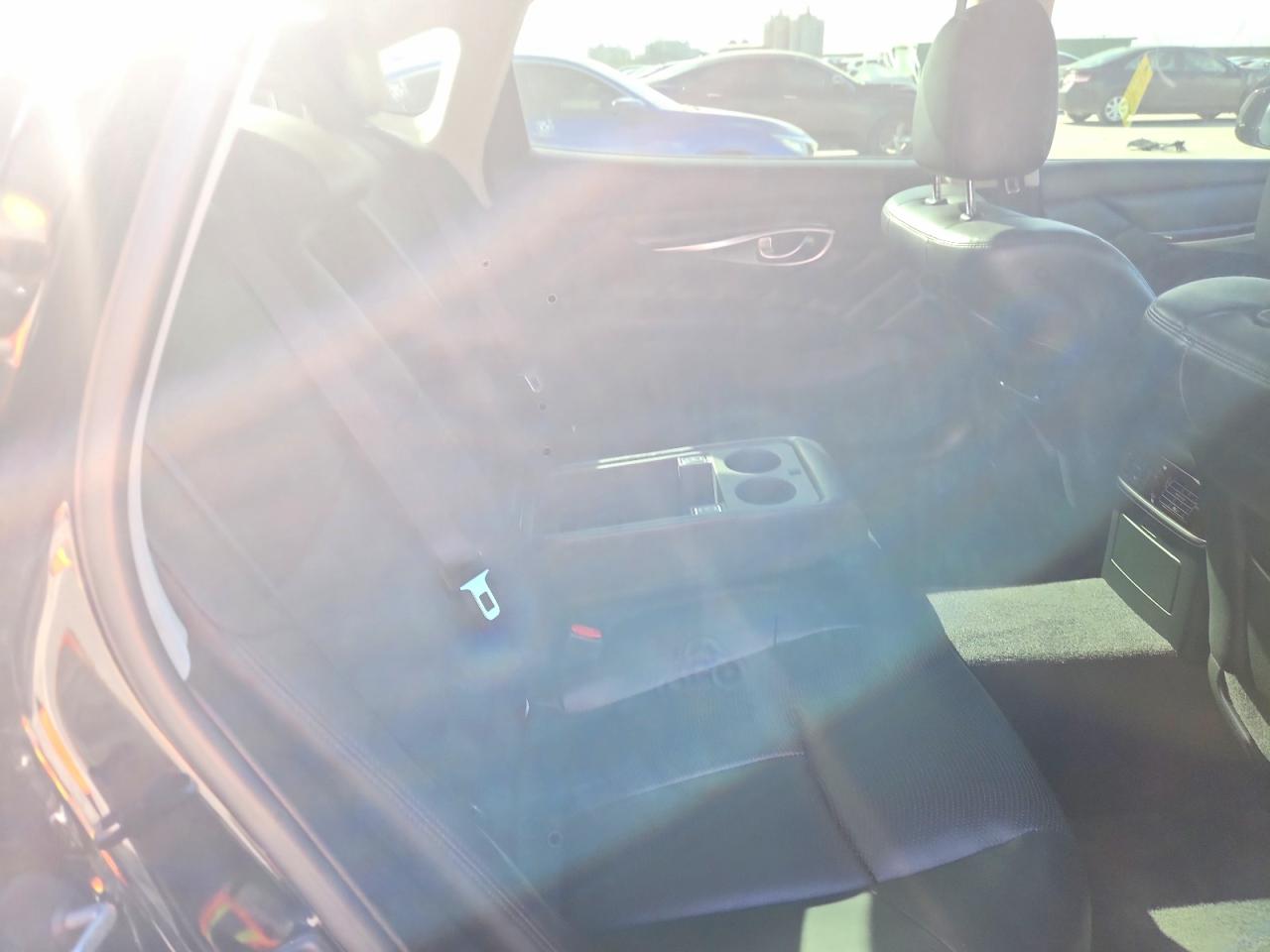 2015 INFINITI Q70L 3.7 photo 28