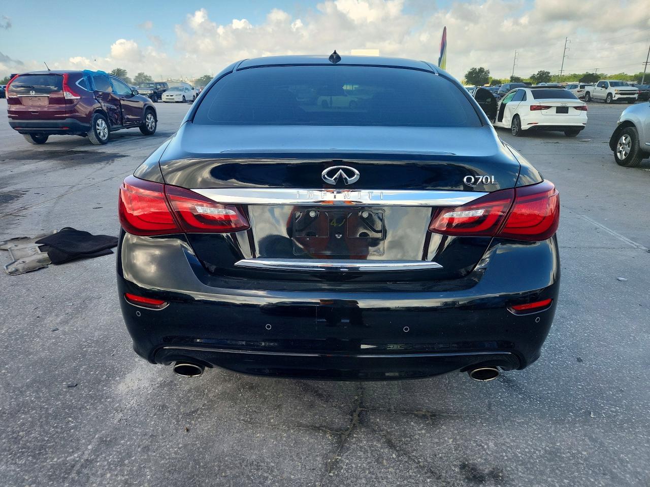 2015 INFINITI Q70L 3.7 photo 16