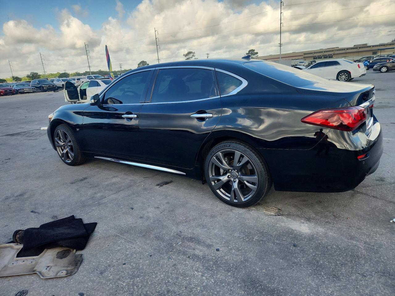 2015 INFINITI Q70L 3.7 photo 4