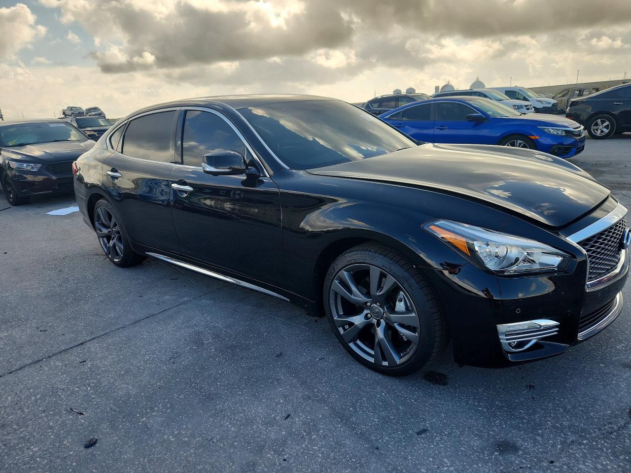 2015 INFINITI Q70L 3.7 photo 10