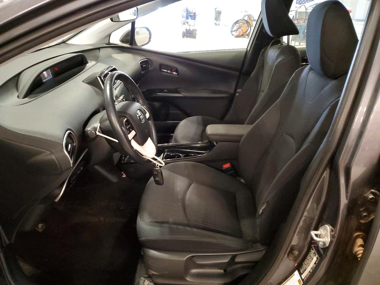2017 TOYOTA PRIUS THREE photo 19