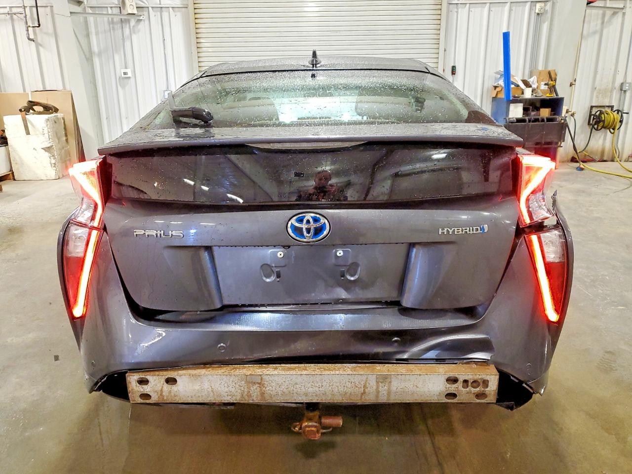 2017 TOYOTA PRIUS THREE photo 16
