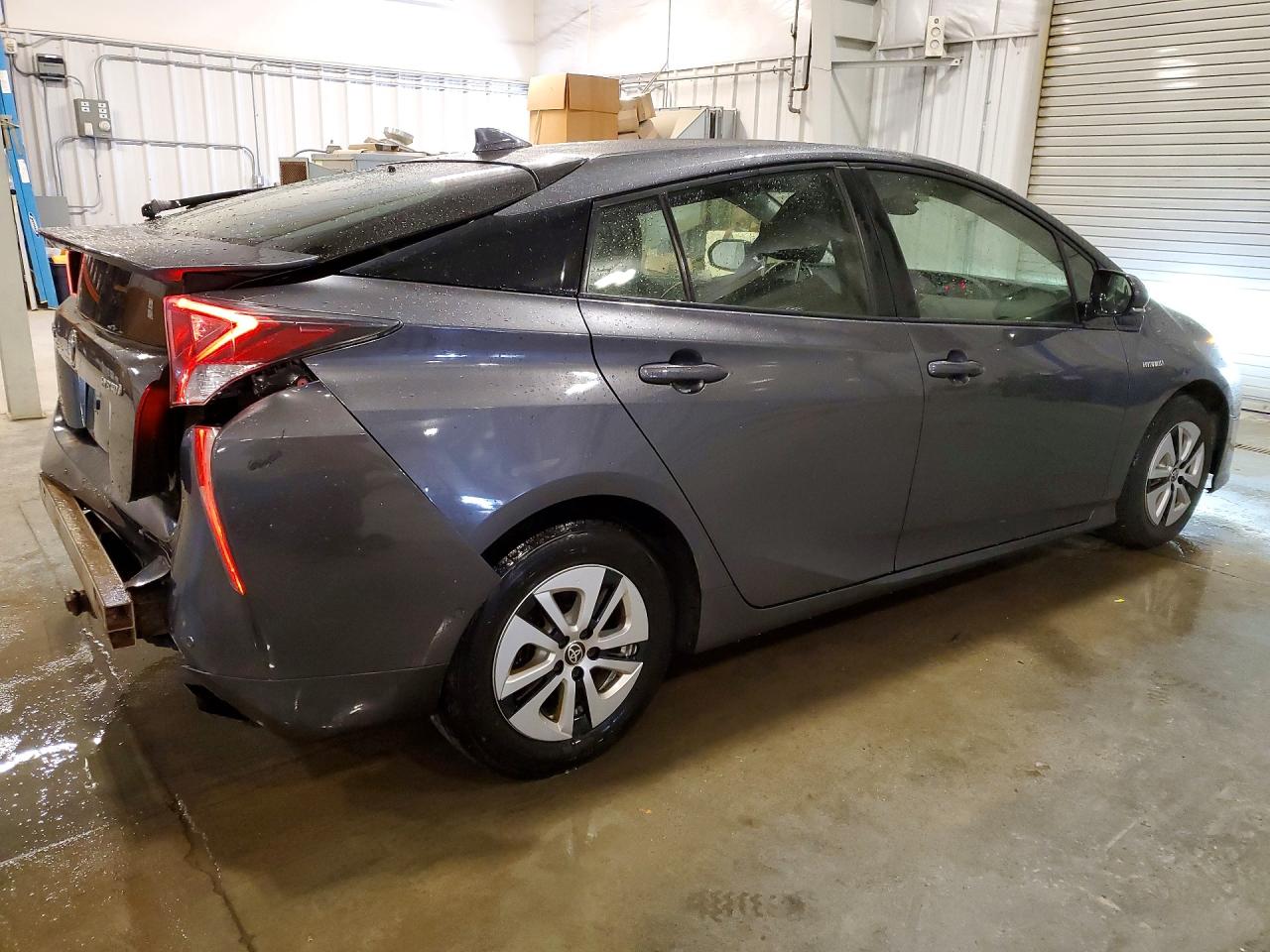2017 TOYOTA PRIUS THREE photo 7