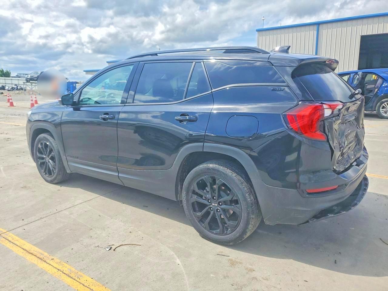 2020 GMC TERRAIN SLT photo 3