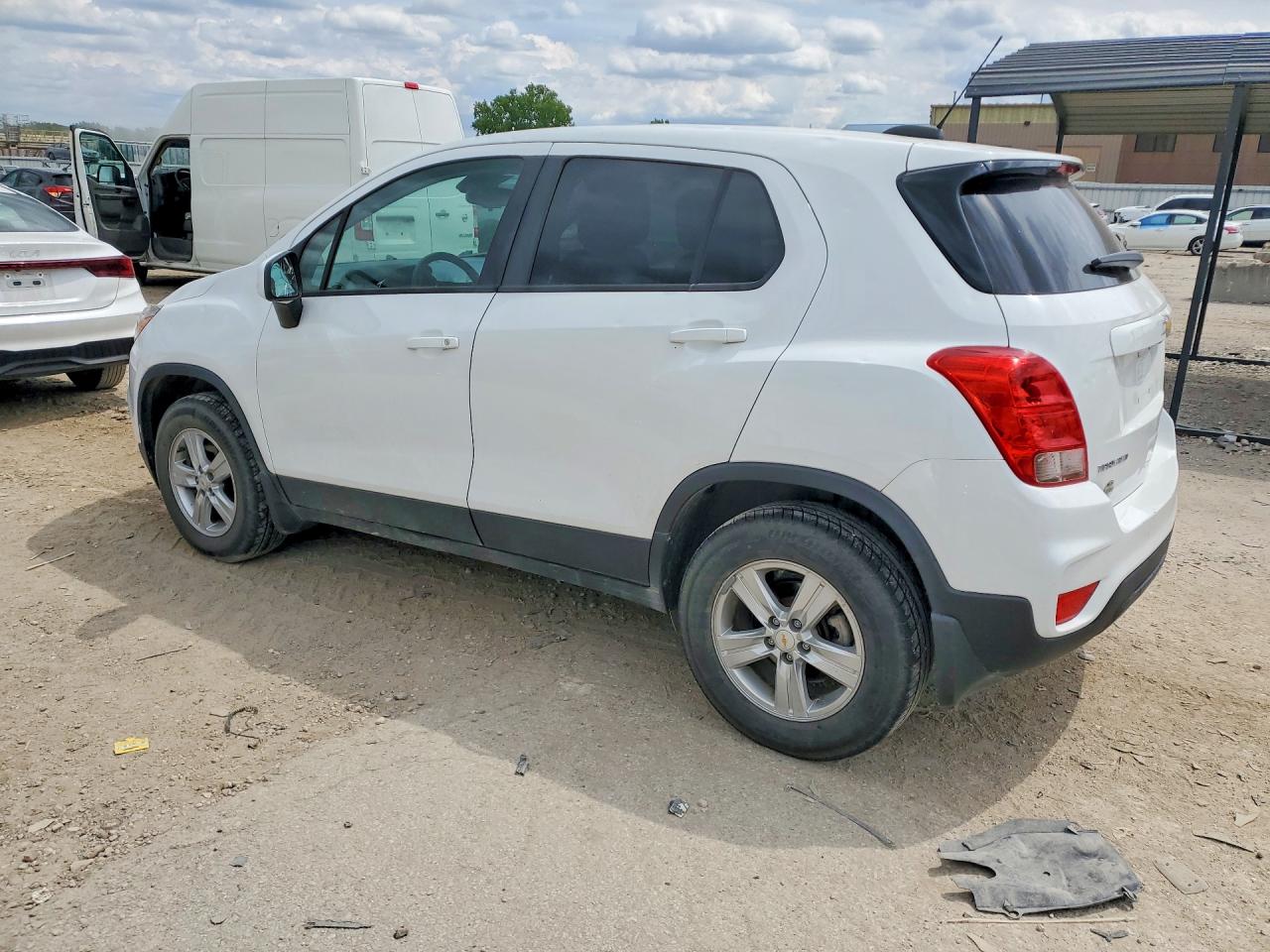 2020 CHEVROLET TRAX LS photo 3