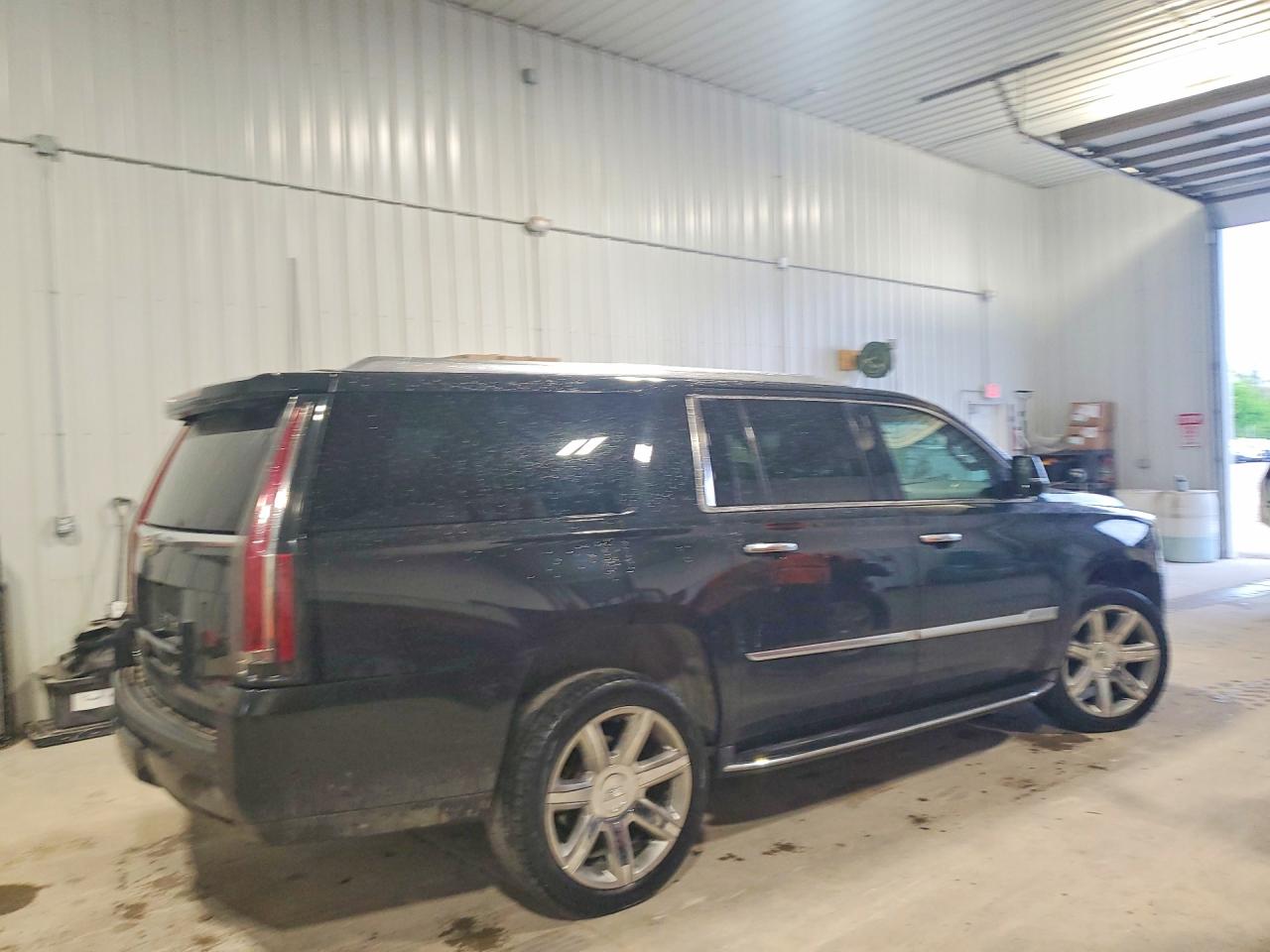 2019 CADILLAC ESCALADE ESV PREMIUM LUXURY photo 3