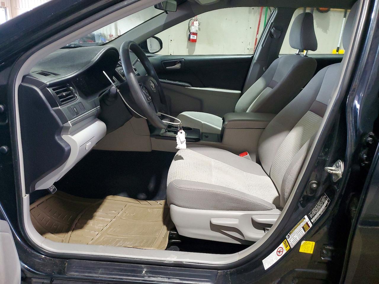 2014 TOYOTA CAMRY LE photo 13