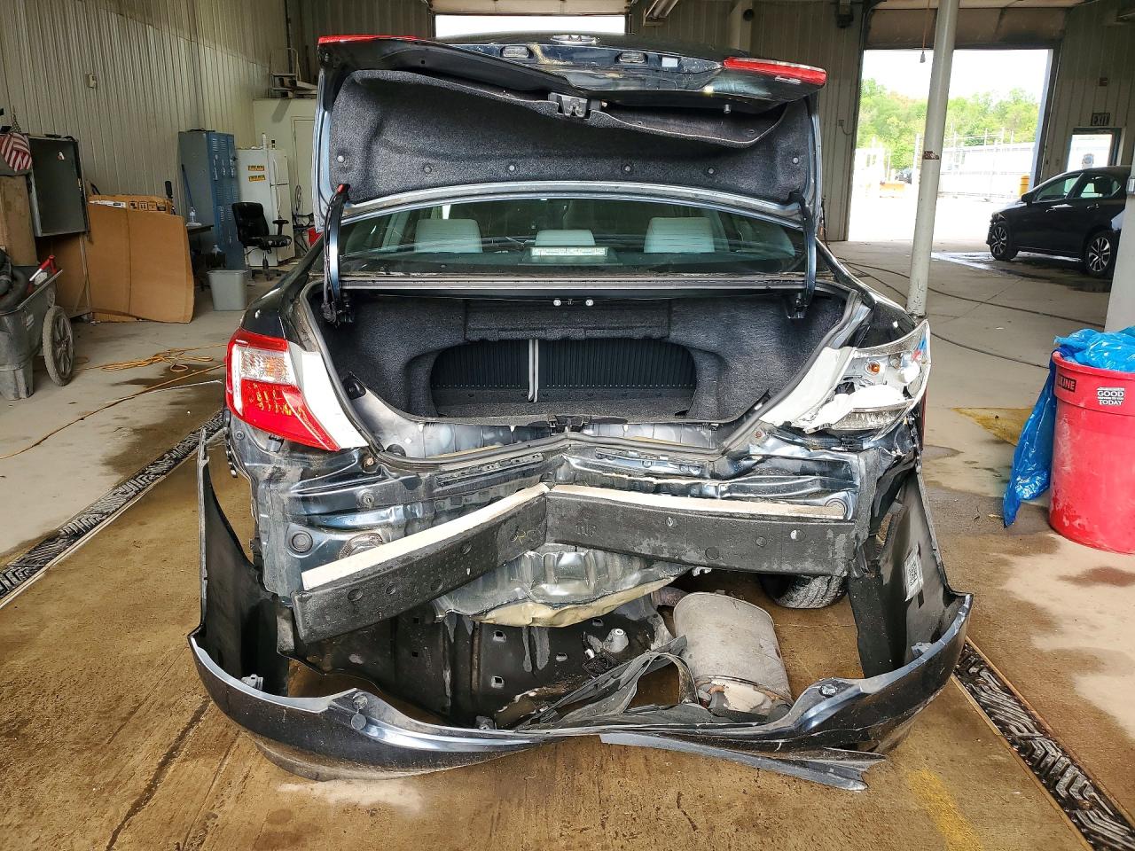 2014 TOYOTA CAMRY LE photo 11