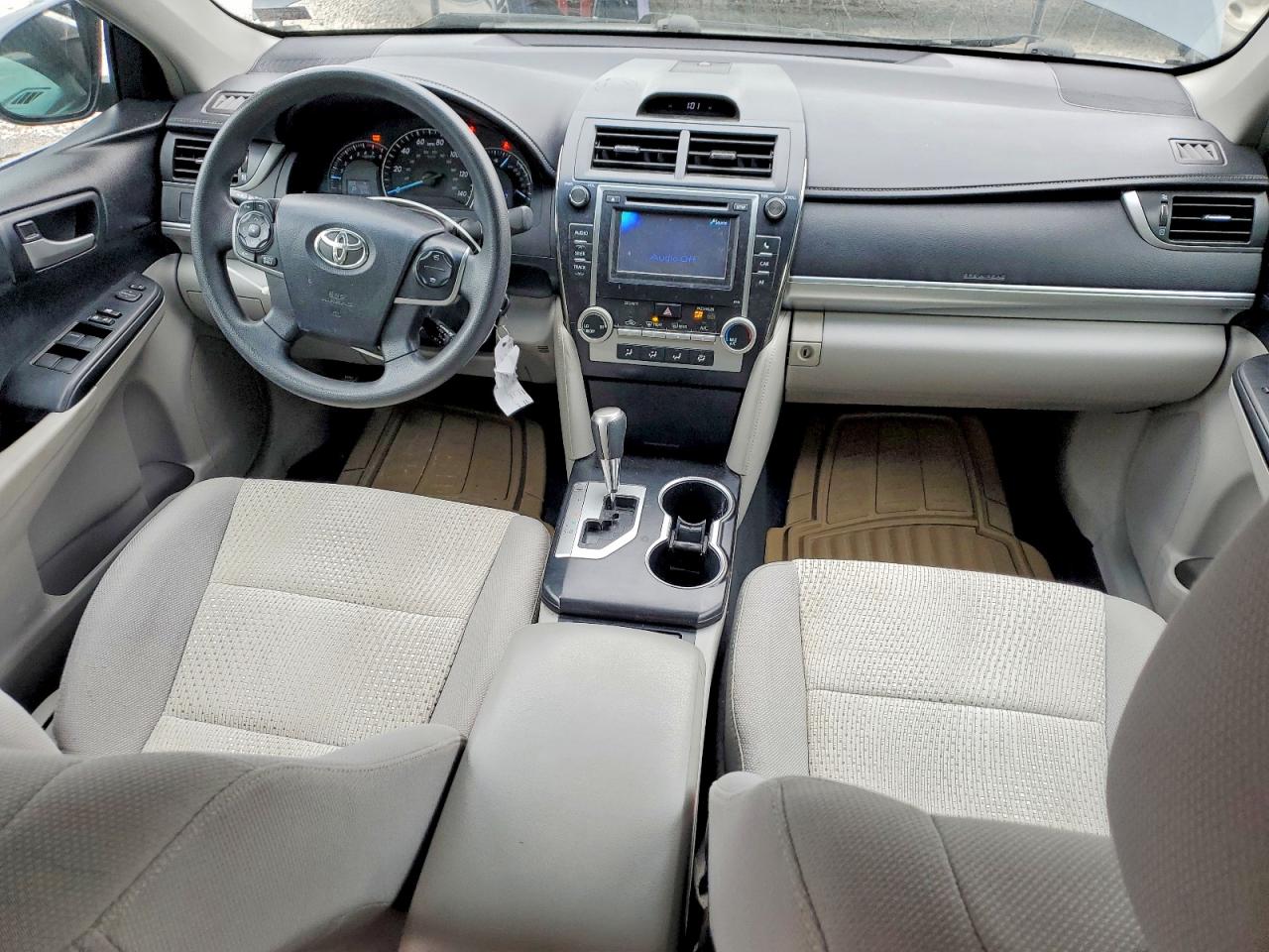 2014 TOYOTA CAMRY LE photo 15