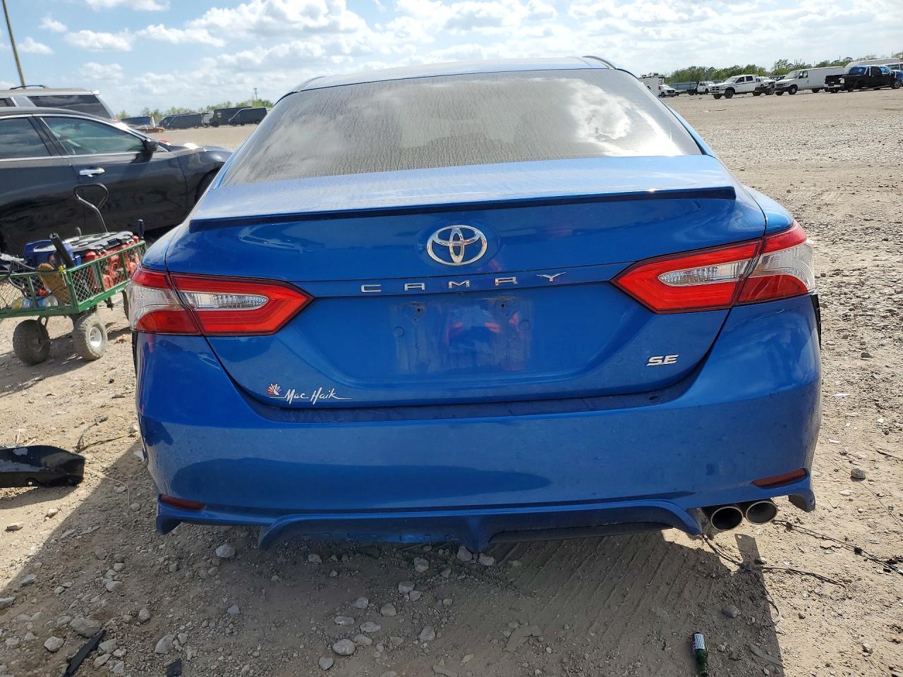2018 TOYOTA CAMRY SE photo 6