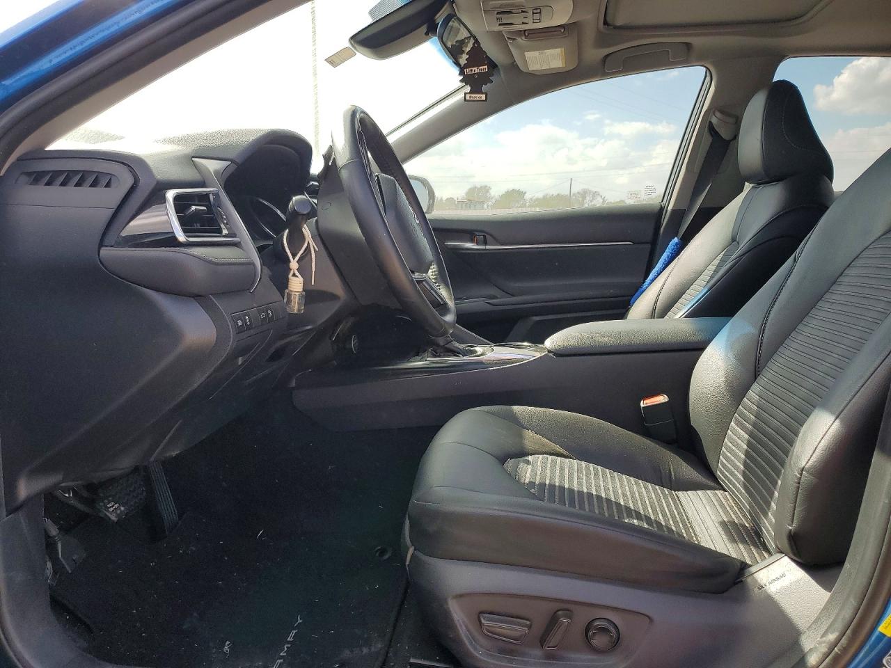 2018 TOYOTA CAMRY SE photo 7