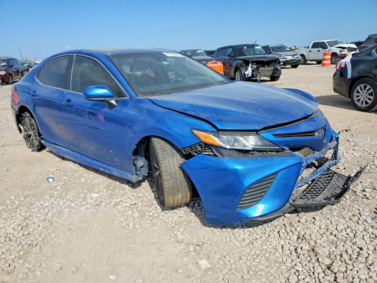 2018 TOYOTA CAMRY SE photo 4