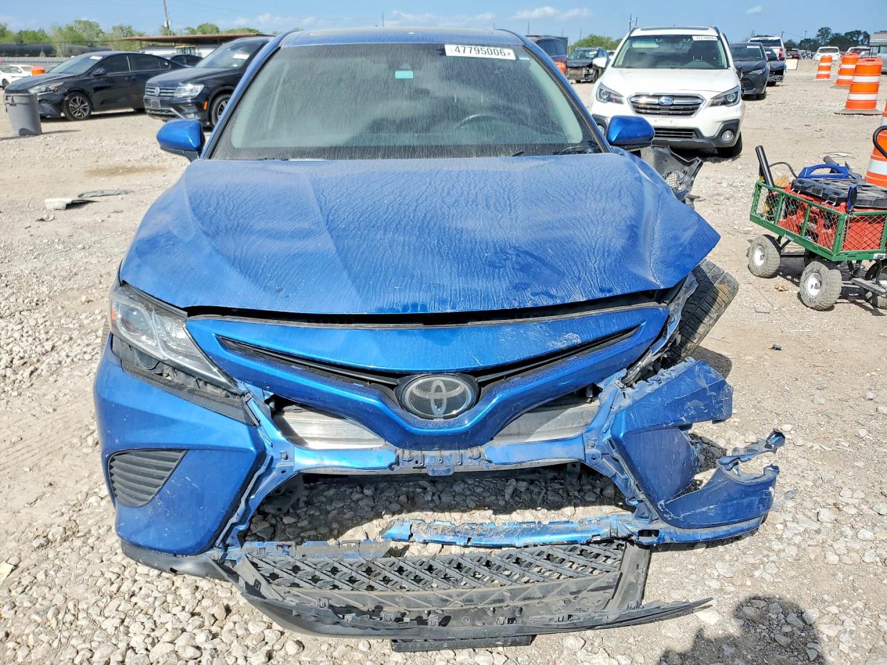 2018 TOYOTA CAMRY SE photo 5