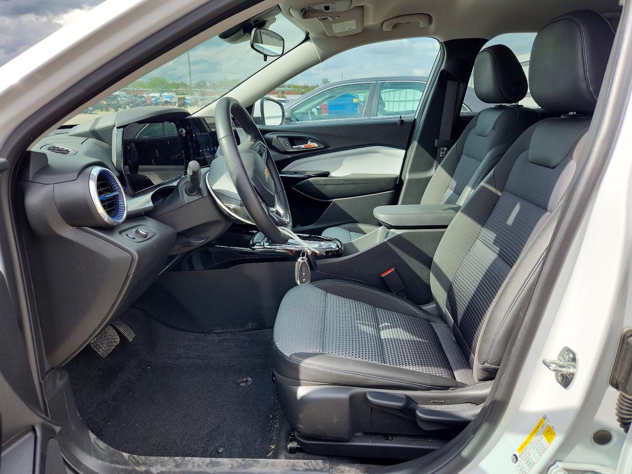 2025 CHEVROLET TRAX 1LT photo 19