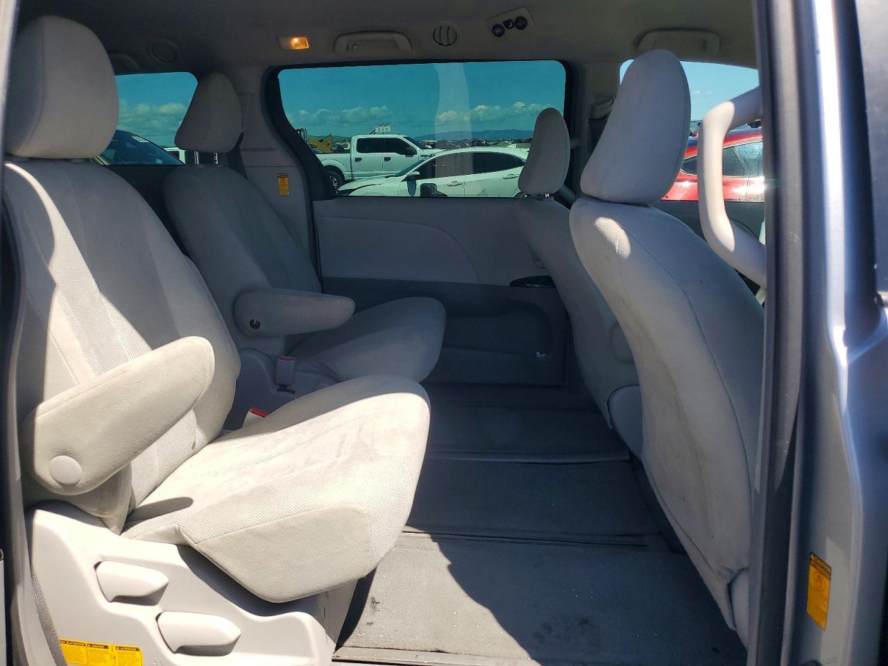 2014 TOYOTA SIENNA L 7-PASSENGER photo 19