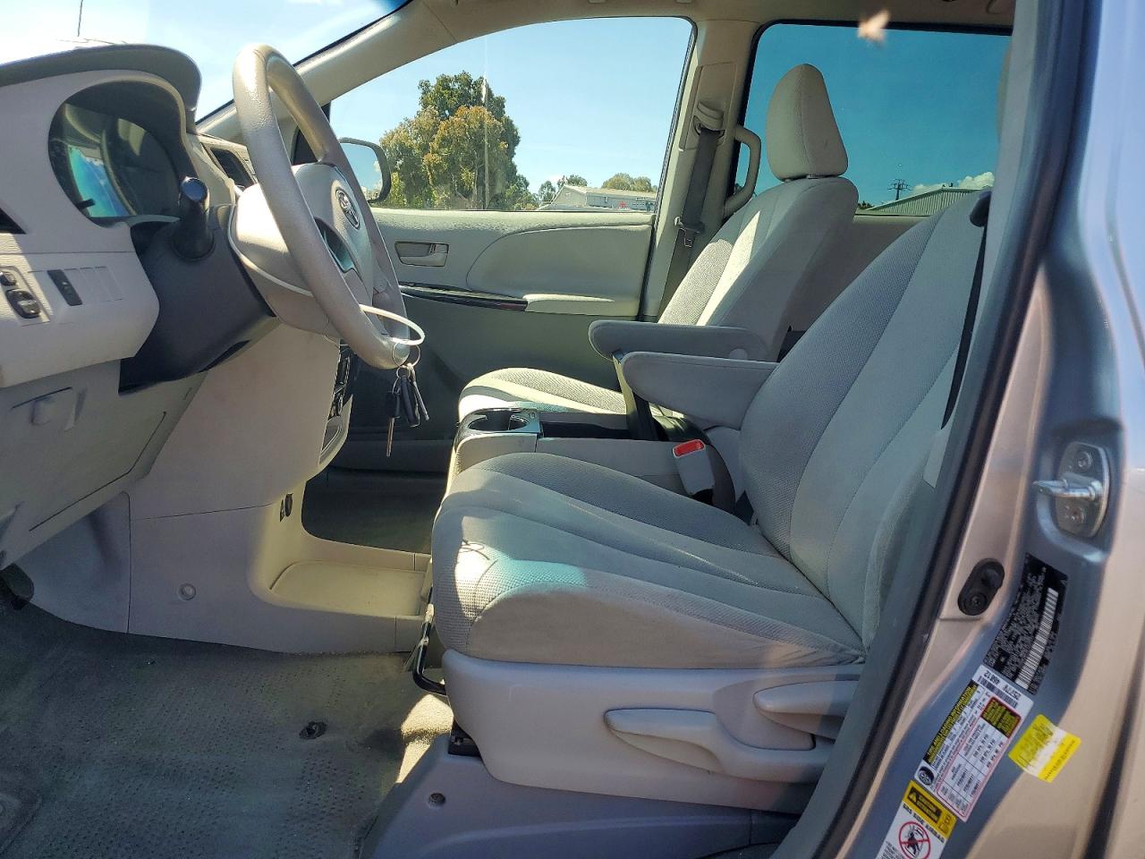 2014 TOYOTA SIENNA L 7-PASSENGER photo 13